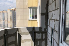 Кладка стен на балконе