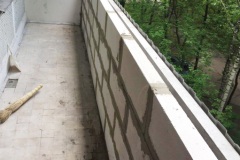 Кладка стен на балконе
